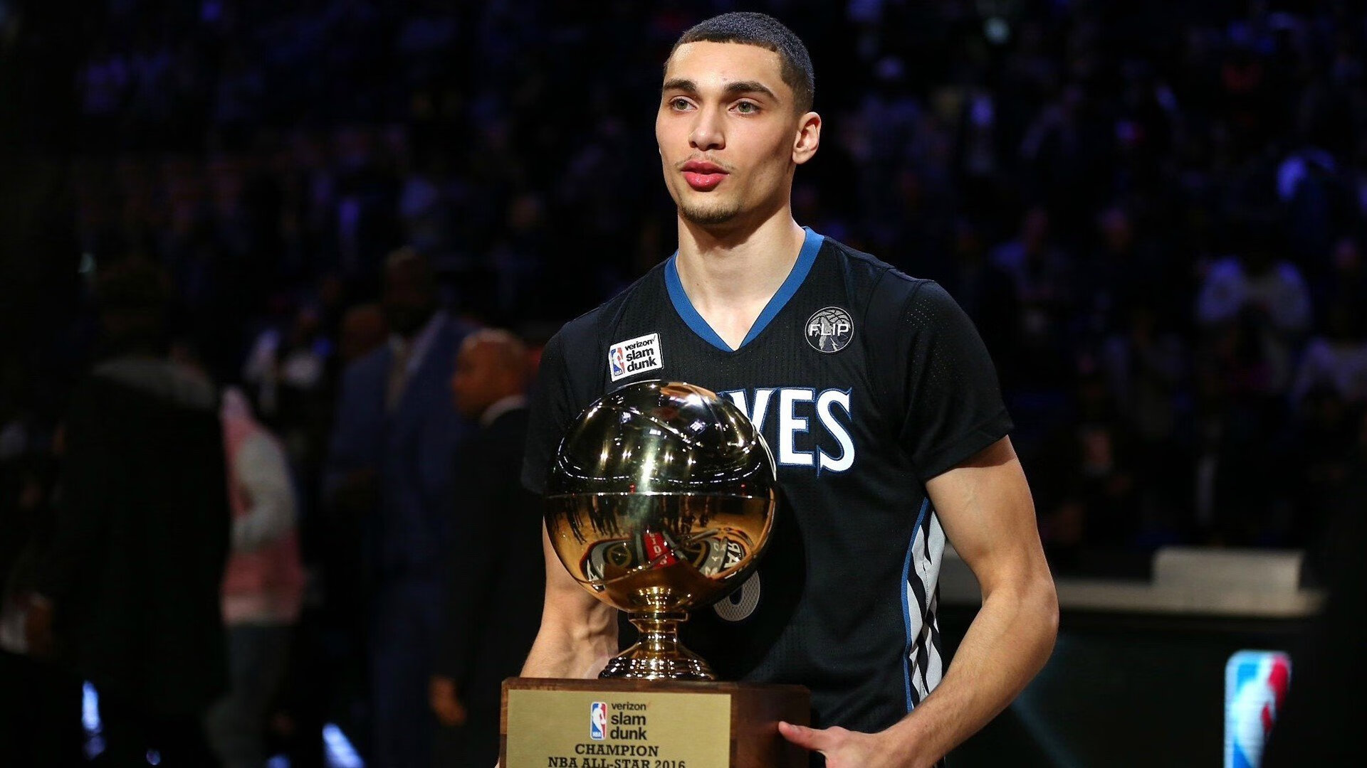 AC MILAN APP-体育文化馆推出沉浸式互动展览，体育馆文化墙设计图